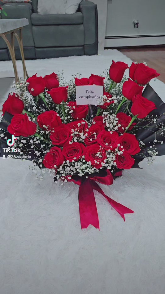 Ramo de 25 Rosas Frescas | Amor Generoso Long Island NY