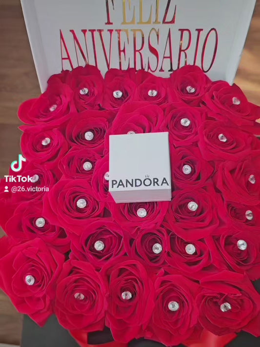 Caja de Lujo con 40 Rosas y Anillo Pandora | Regalo Extraordinario Long Island NY