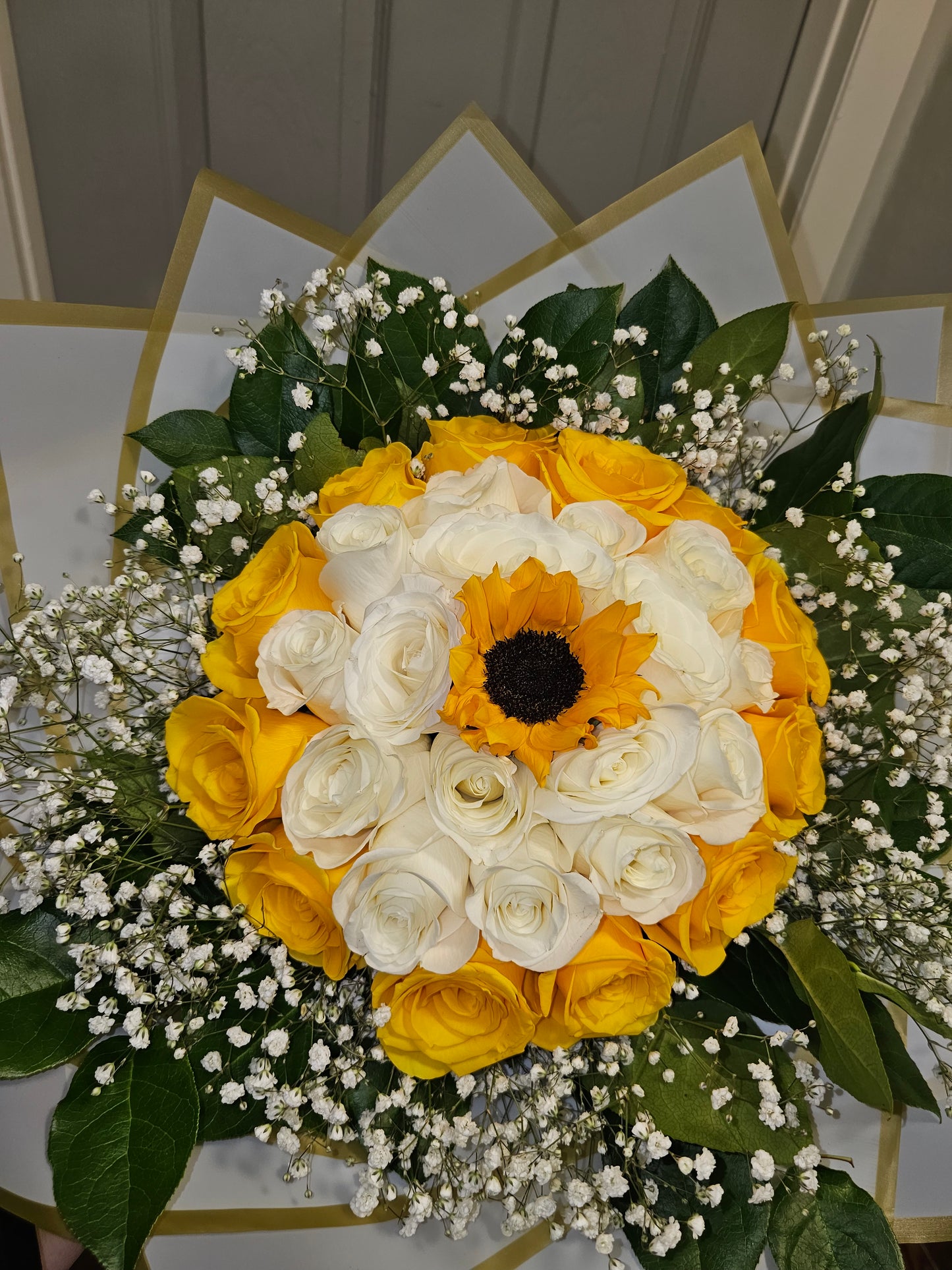 Ramo Mixto Rosas Amarillas y Blancas | Amistad y Alegría Long Island NY