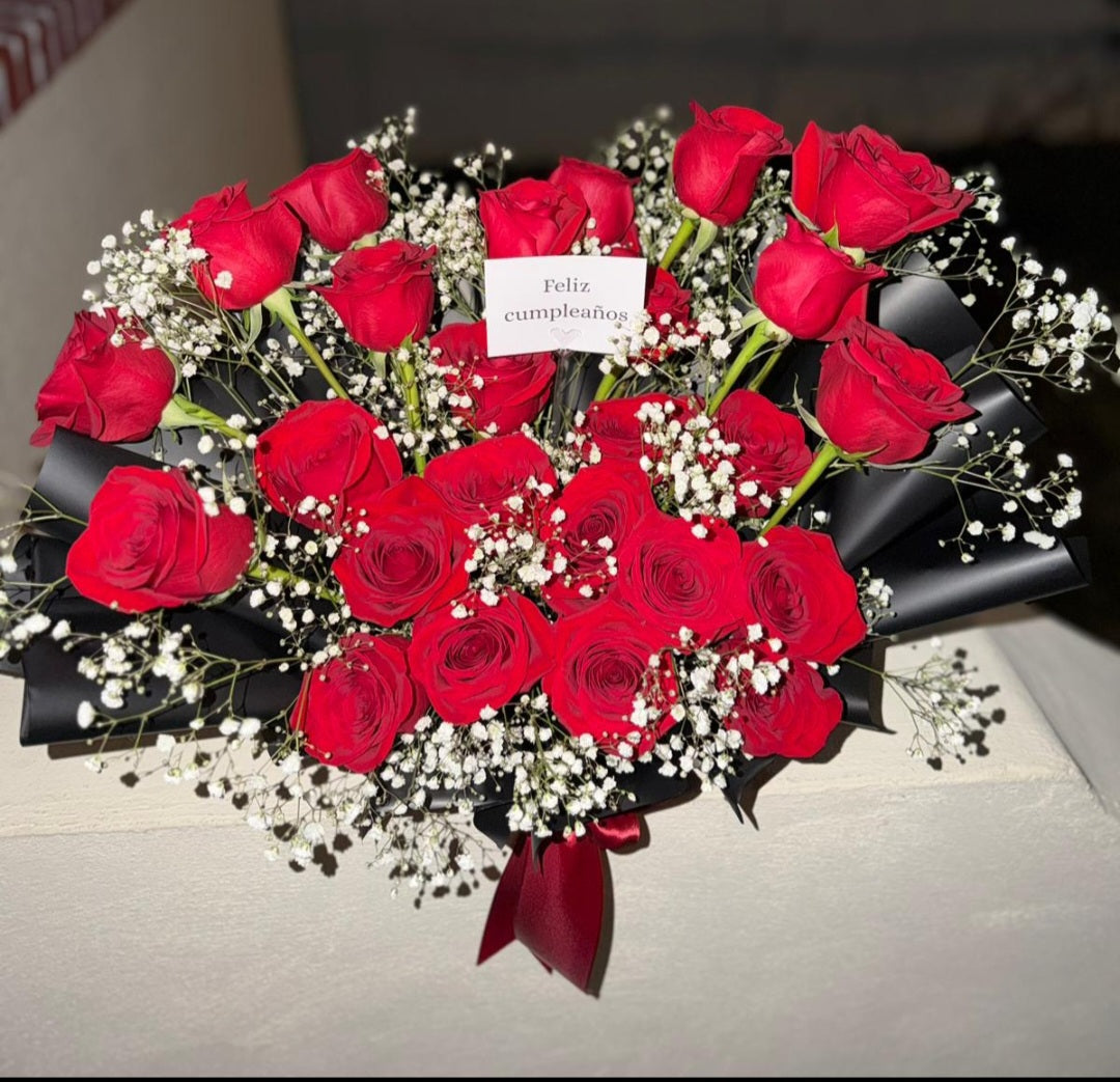 Ramo de 25 Rosas Frescas | Amor Generoso Long Island NY