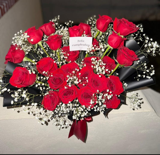 Ramo de 25 Rosas Frescas | Amor Generoso Long Island NY