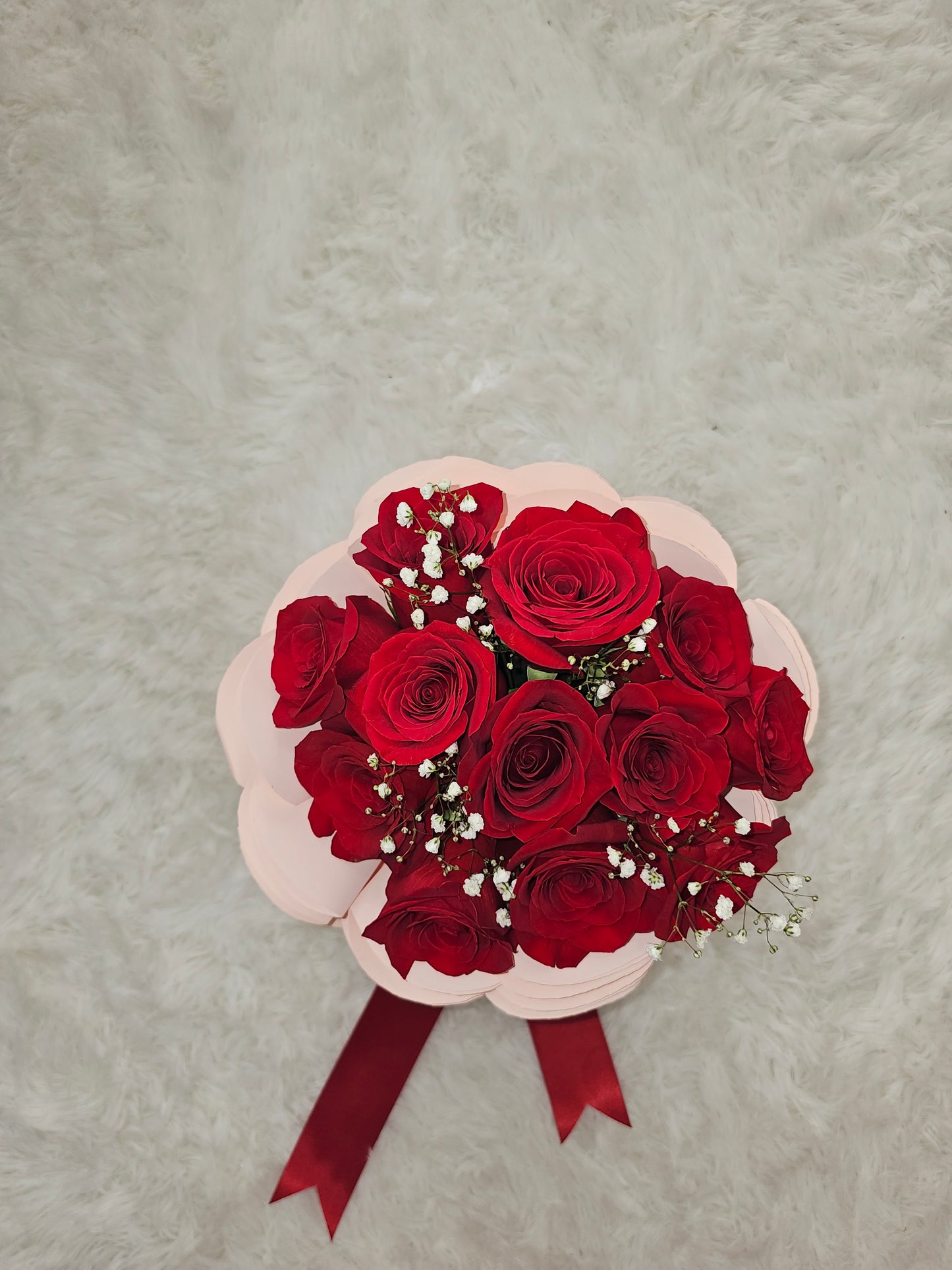 Ramo de 12 Rosas Rojas Naturales - Frescas y Elegantes