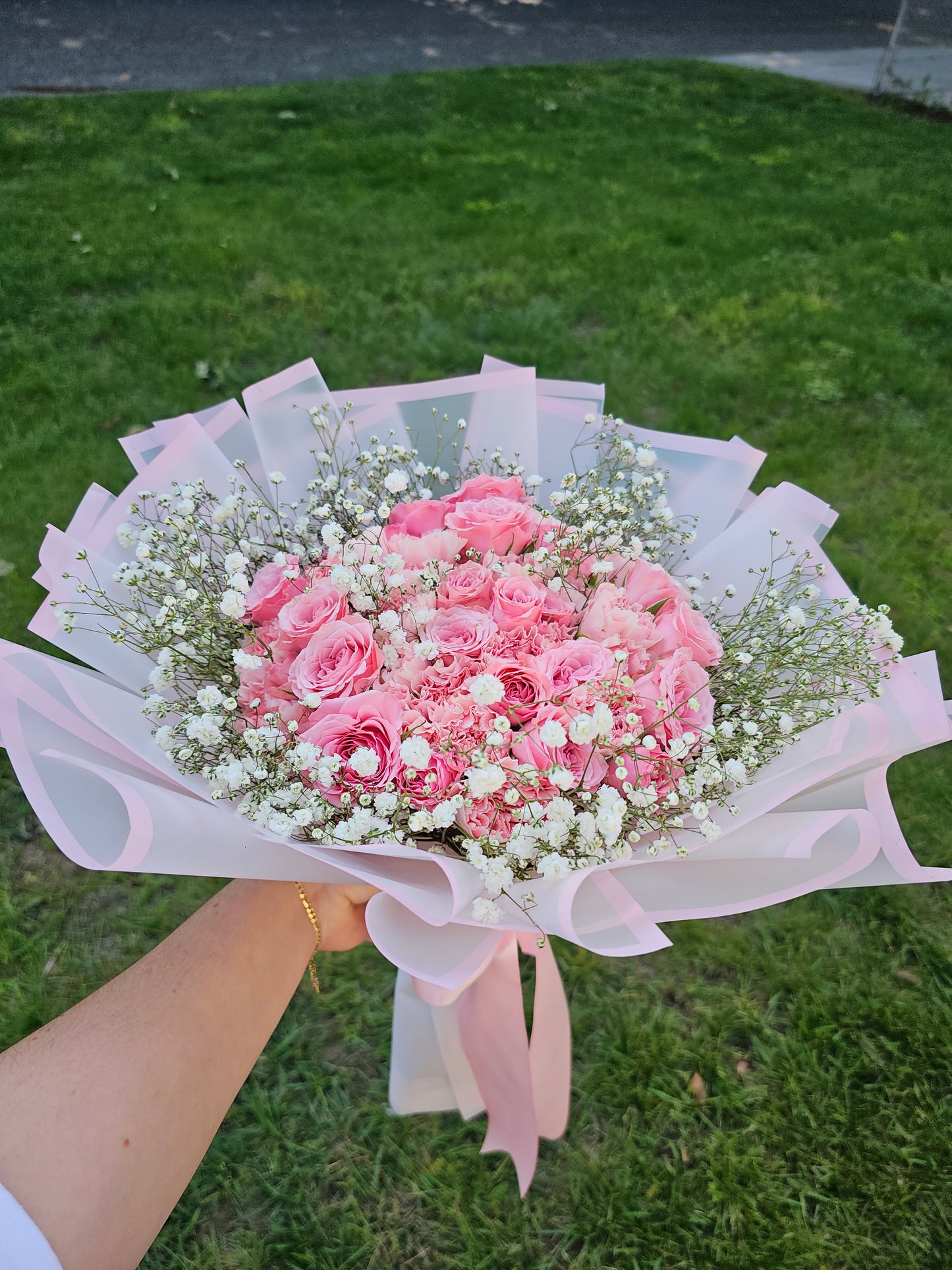 Ramo Mixto Claveles y Rosas Rosadas | Larga Duración Long Island NY