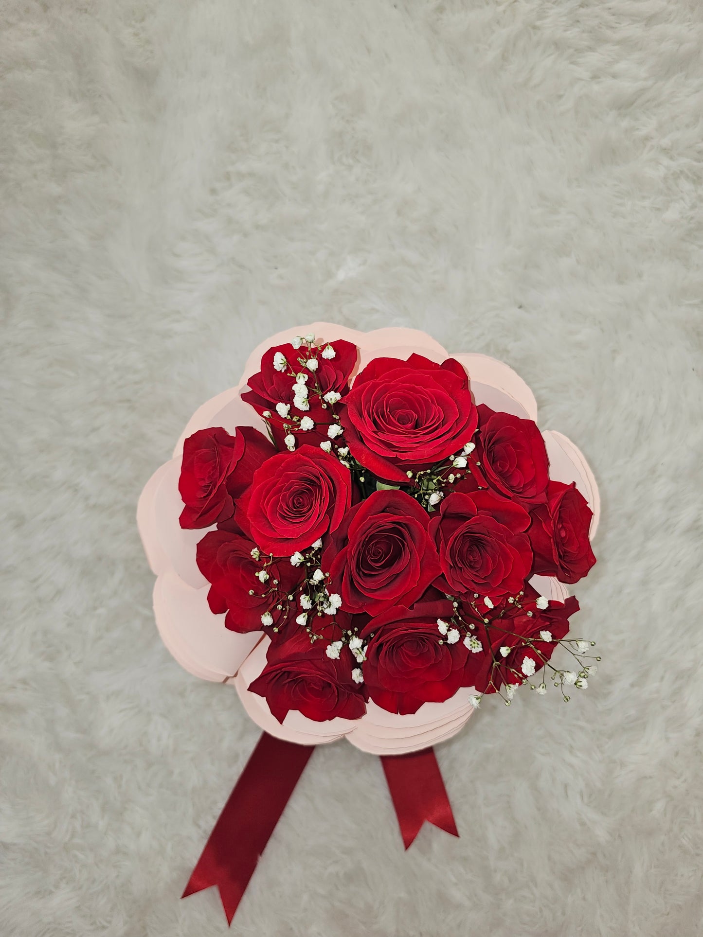 Ramo de 12 Rosas Rojas Naturales - Frescas y Elegantes