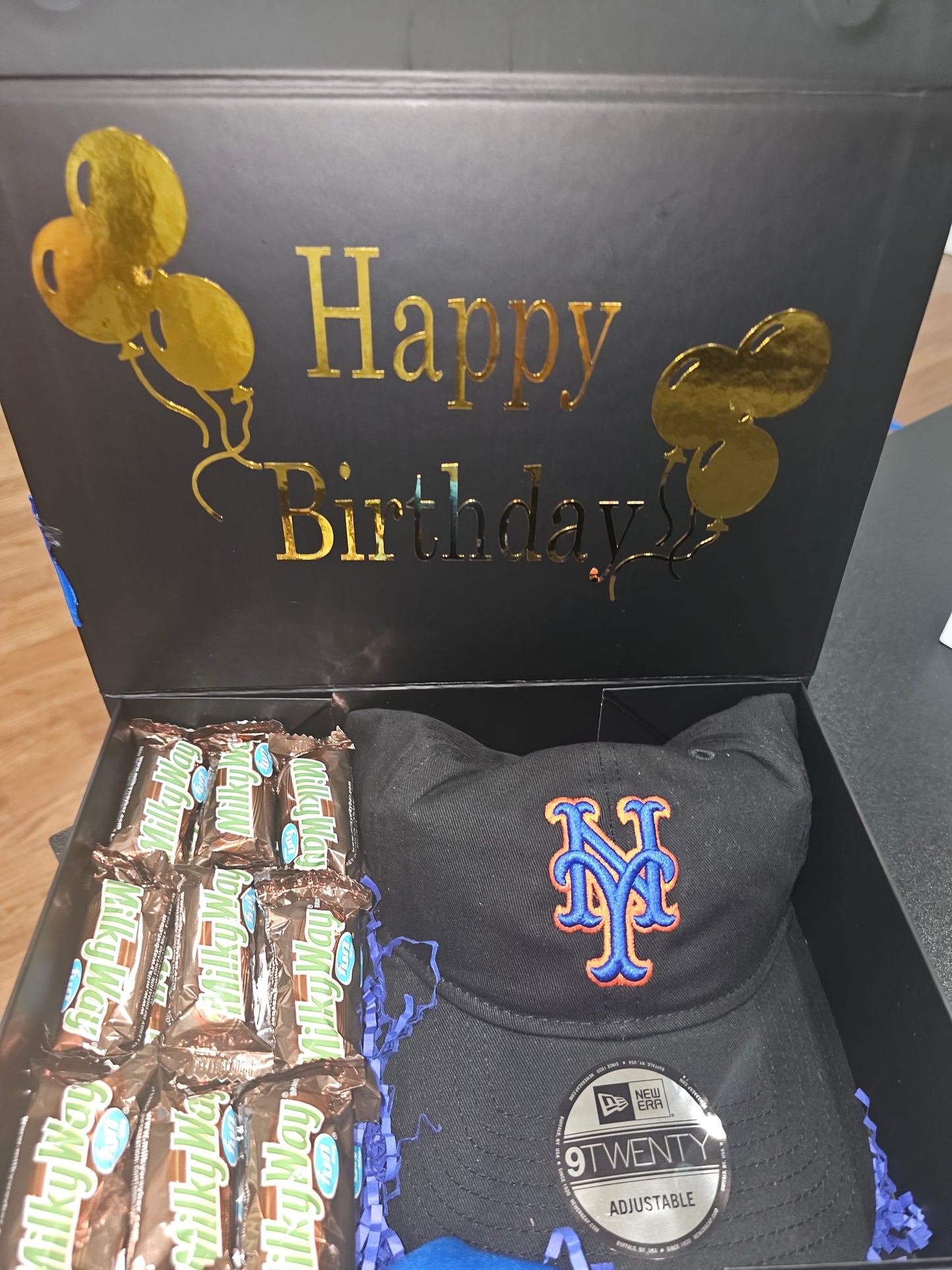 Caja Personalizada con Chocolates y Gorra