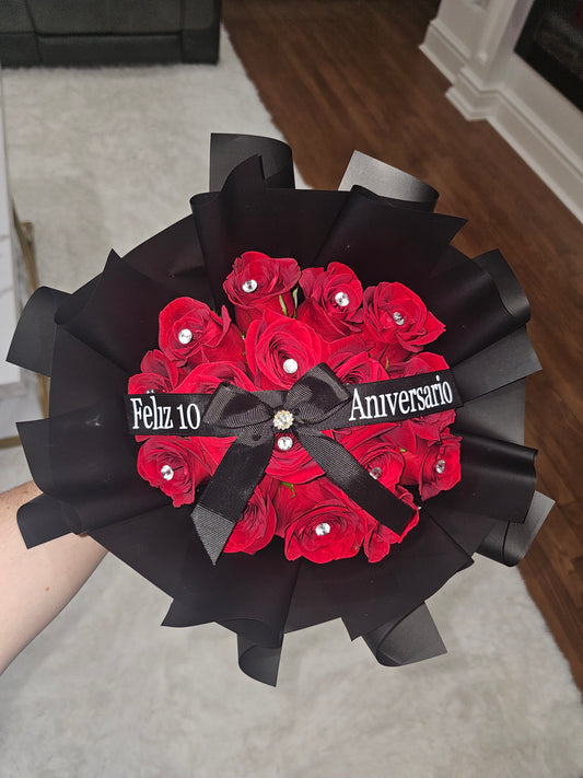 Ramo de 12 Rosas de Aniversario - Papel Negro