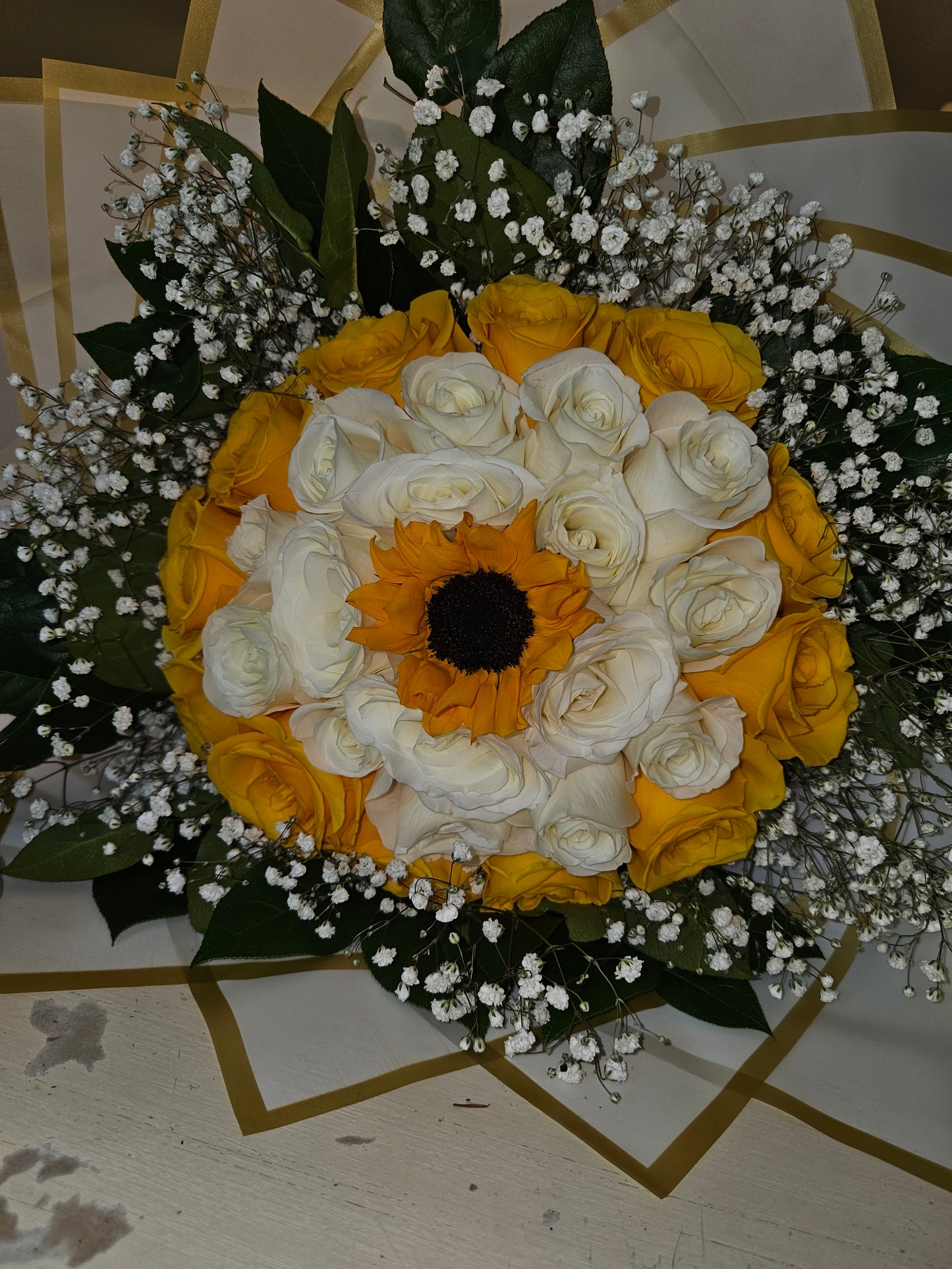 Ramo Mixto Rosas Amarillas y Blancas | Amistad y Alegría Long Island NY