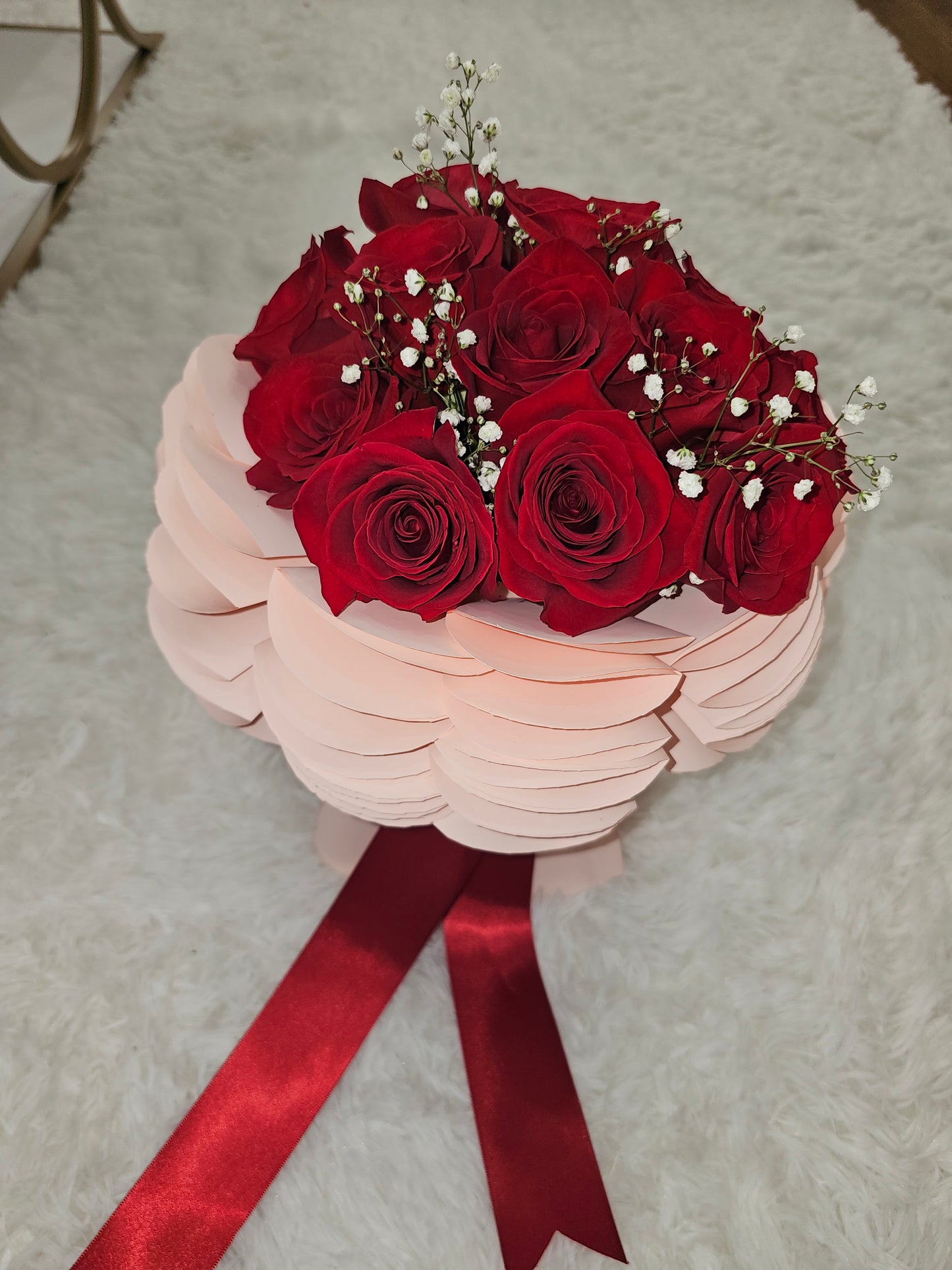 Ramo de 12 Rosas Rojas Naturales - Frescas y Elegantes