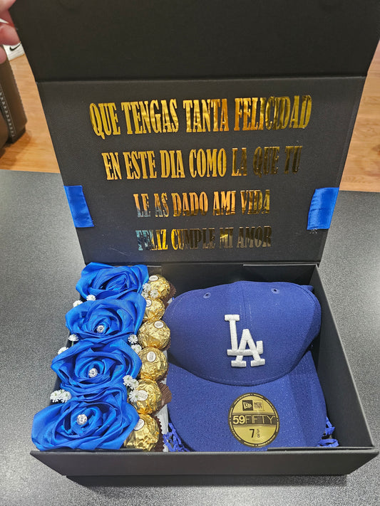 Caja Personalizada para Hombre con Gorra y Rosas Azules