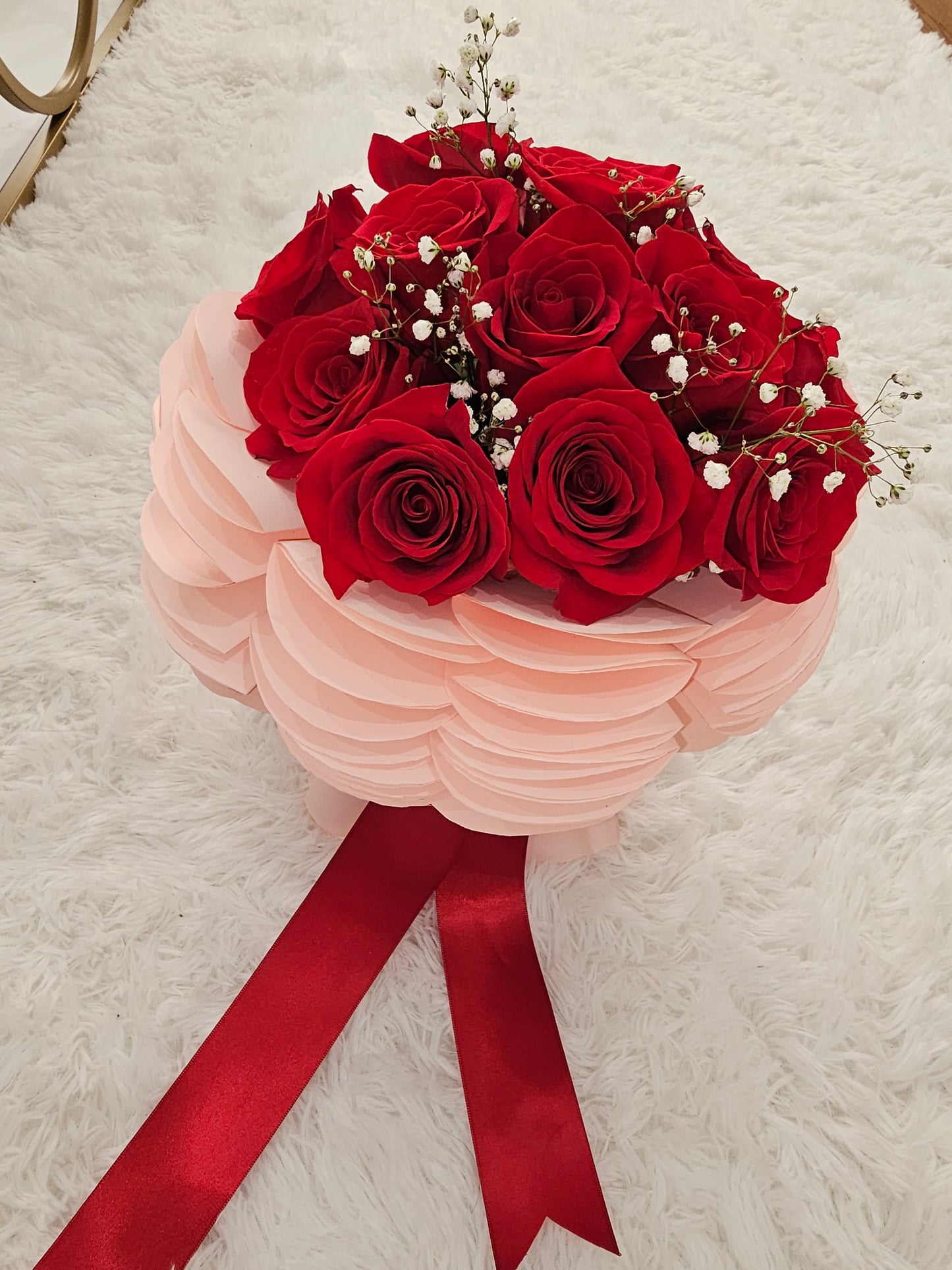 Ramo de 12 Rosas Rojas Naturales - Frescas y Elegantes